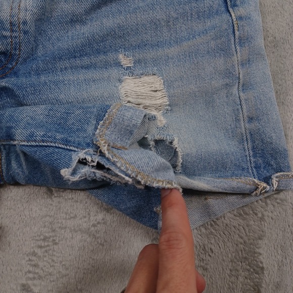 Levis 501 Shorts Womens 26 Blue Denim Pockets Casual Modern Distressed - Picture 2 of 8